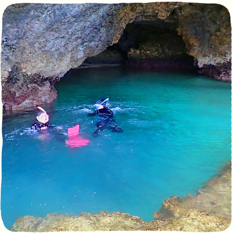 石垣島での青の洞窟探検＆シュノーケリング